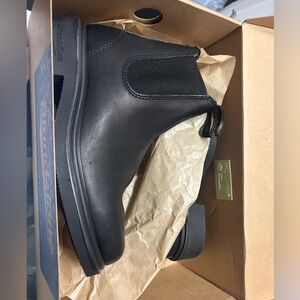 BLUNDSTONE HIGH TOP SHOES